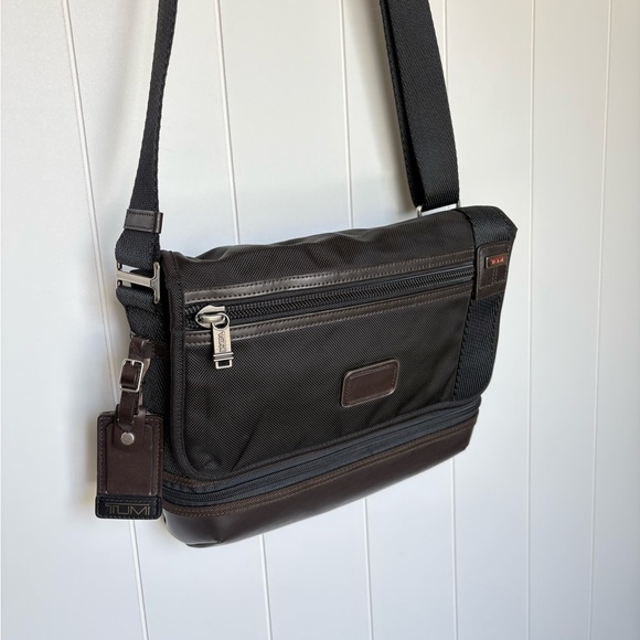 Tumi Alpha Bravo Beale Crossbody Bag Charcoal black - Picture 1 of 11